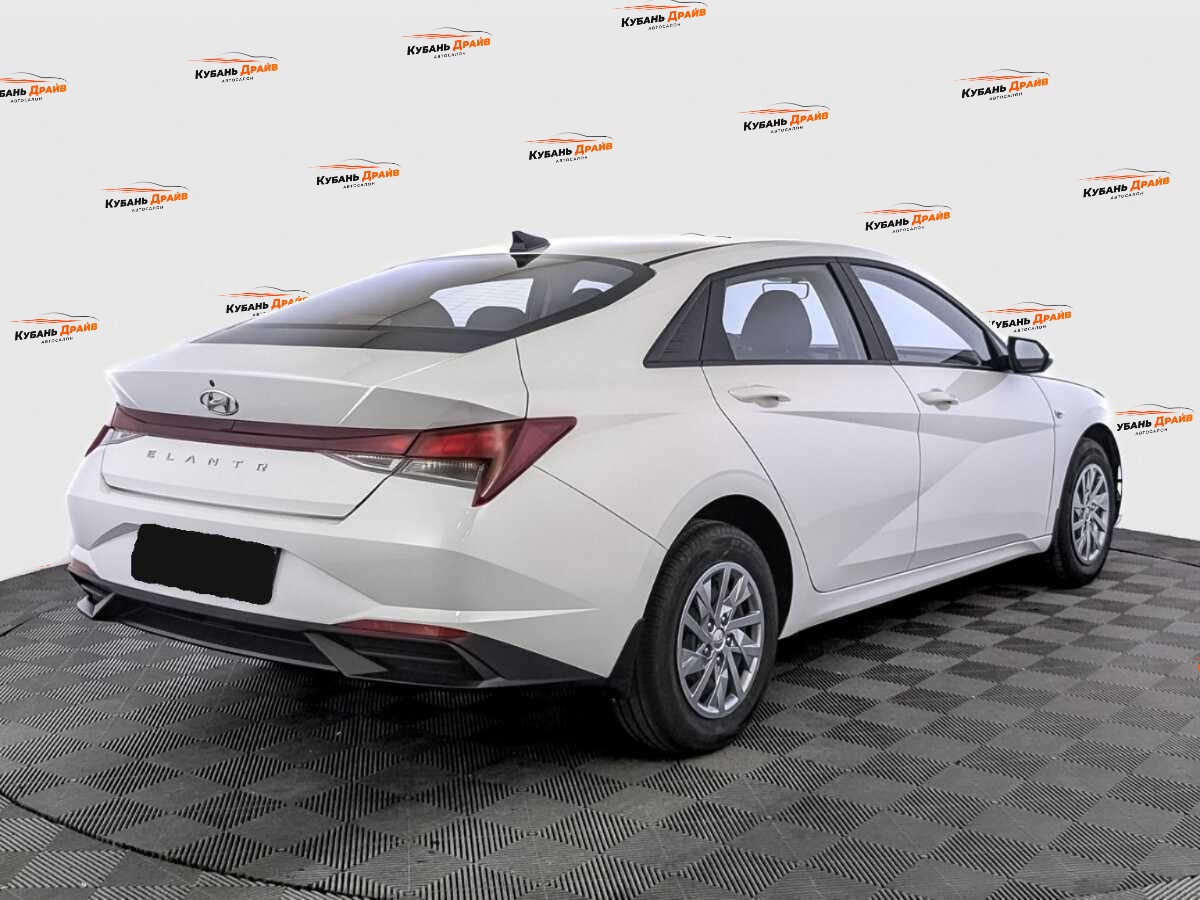 Hyundai Elantra 2021 года с пробегом. Фото: #4