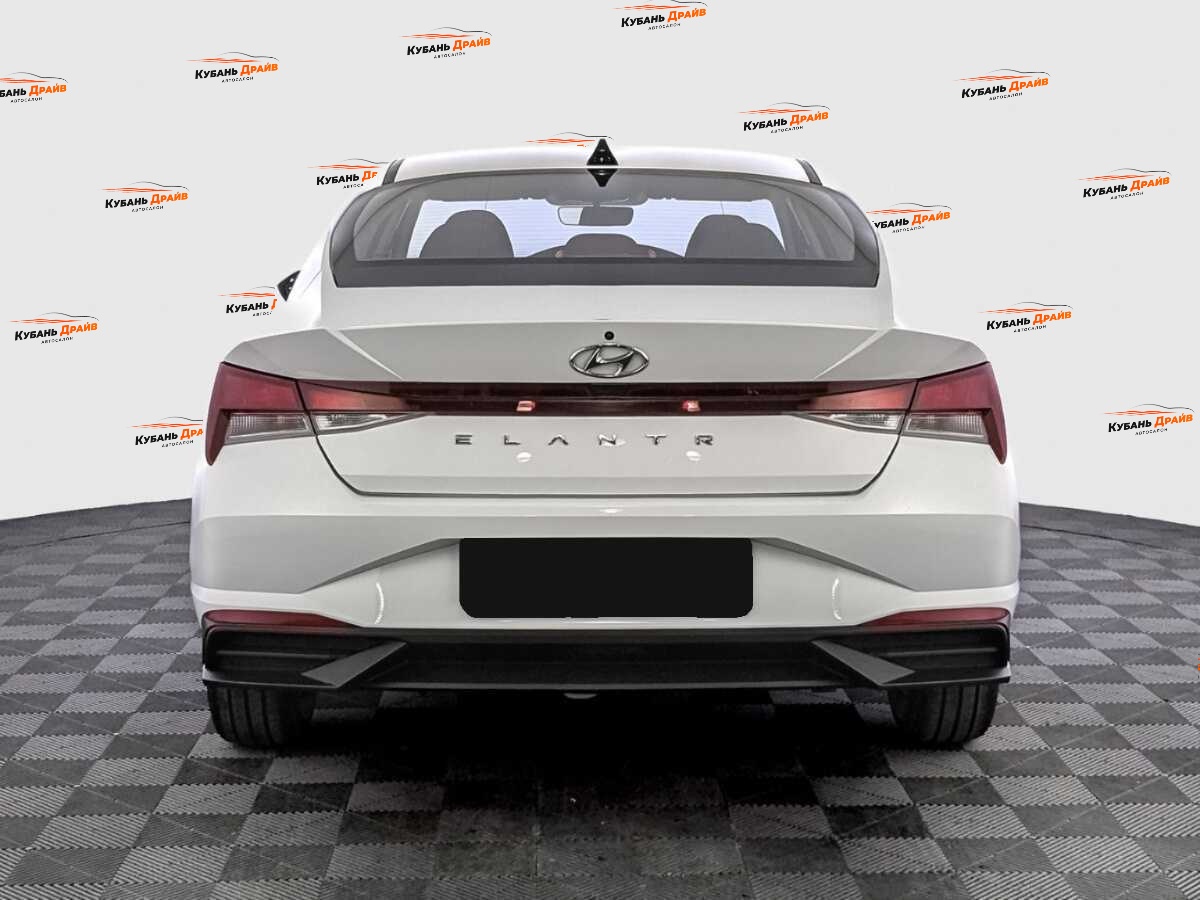 Hyundai Elantra 2021 года с пробегом. Фото: #5