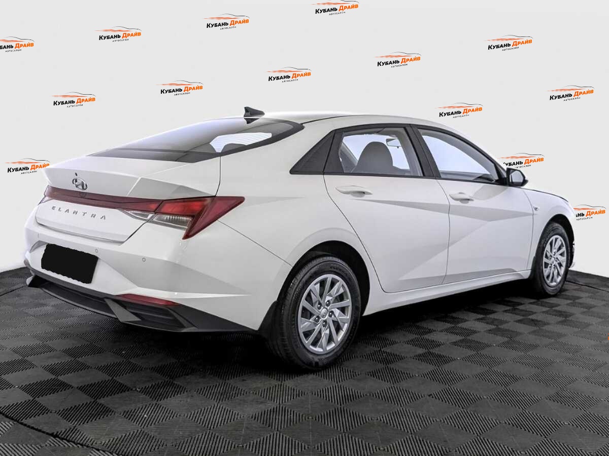 Hyundai Elantra 2022 года с пробегом. Фото: #4