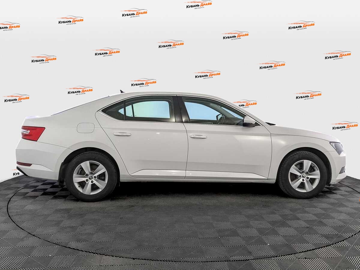 Skoda Superb 2017 года с пробегом. Фото: #3