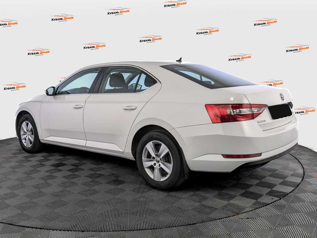 Skoda Superb 2017 года с пробегом. Фото: #6