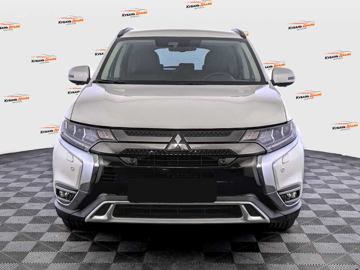 Mitsubishi Outlander 2021 года с пробегом. Фото: #1
