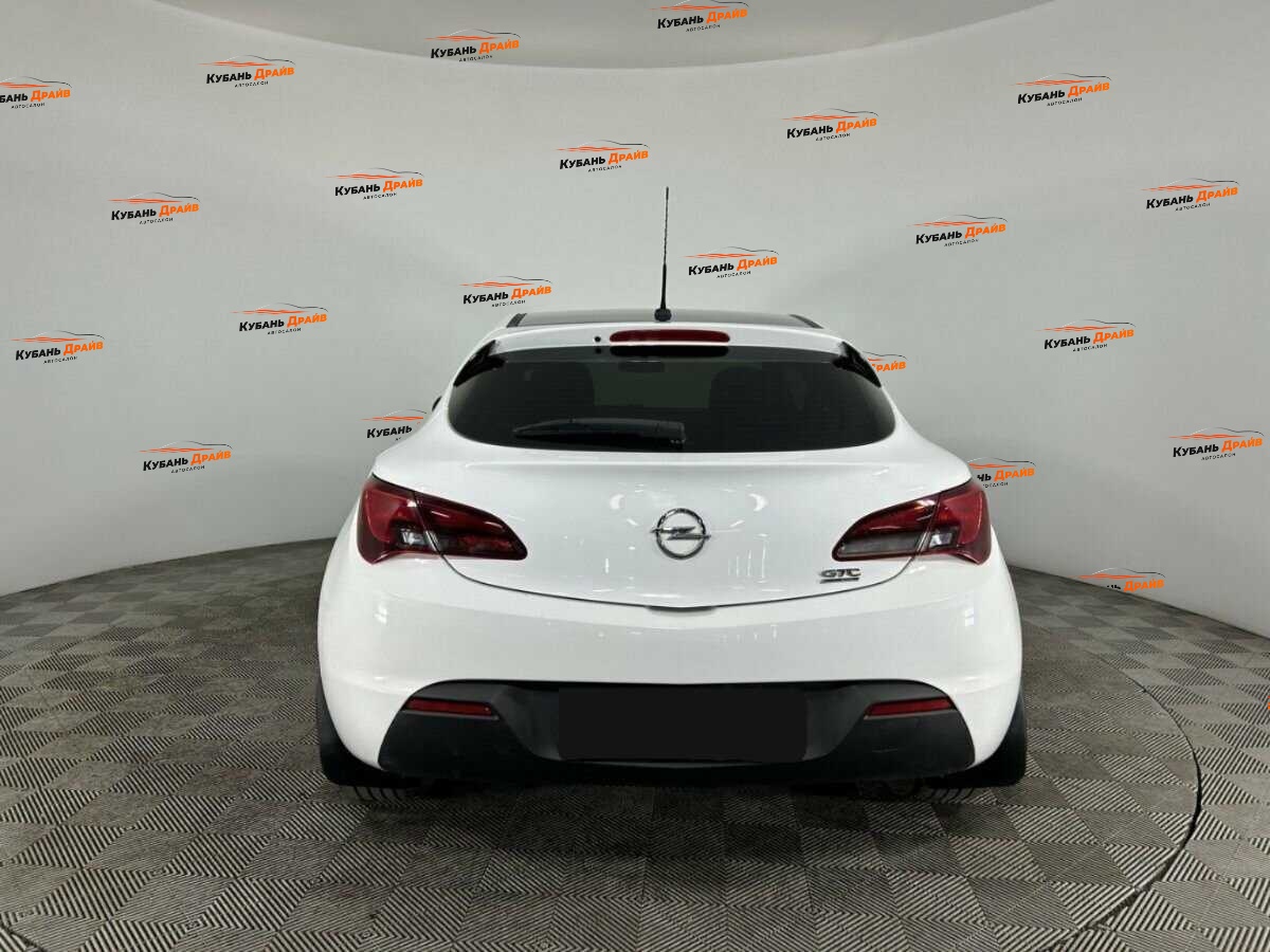 Opel Astra 2014 года с пробегом. Фото: #2