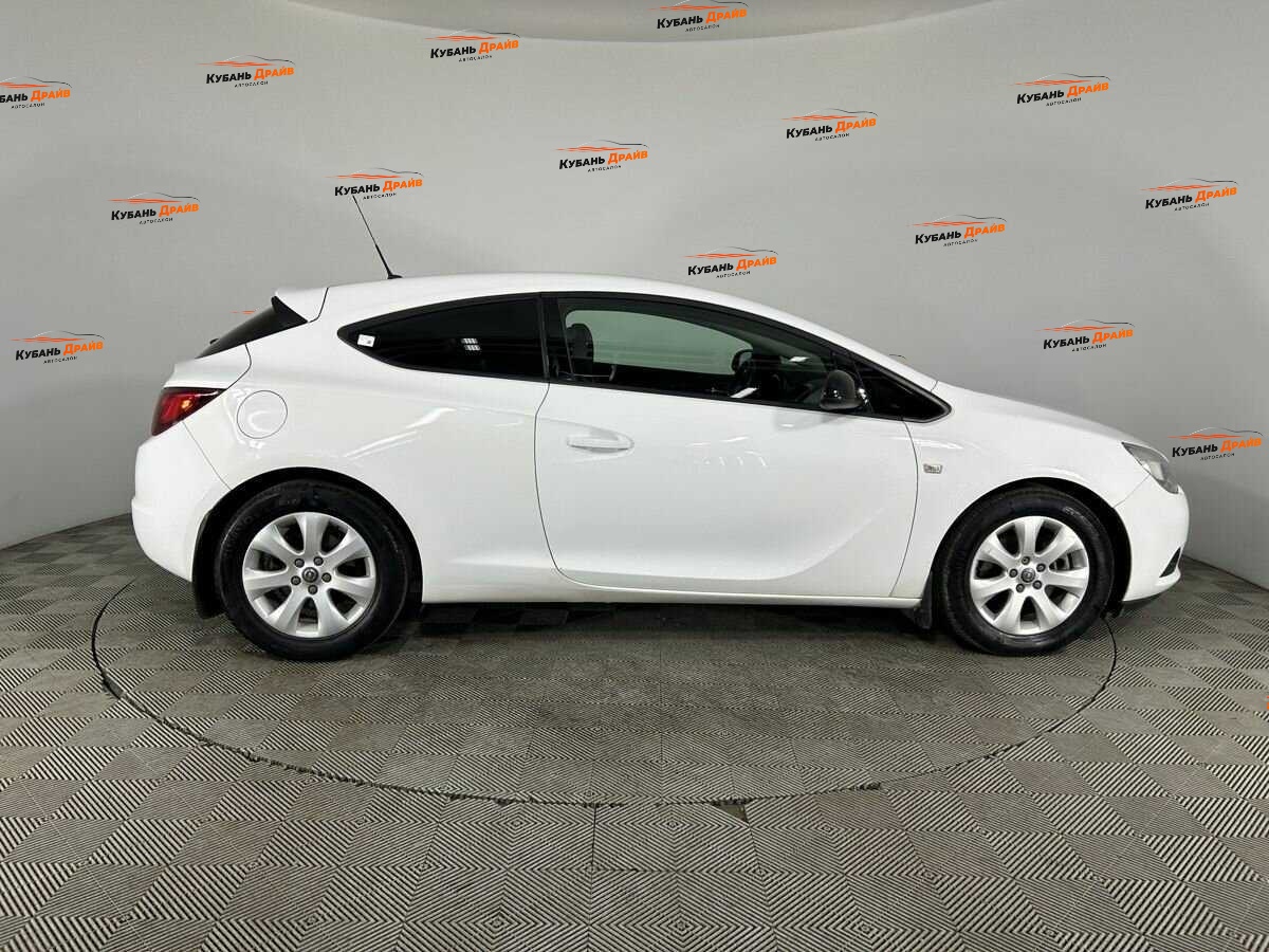 Opel Astra 2014 года с пробегом. Фото: #3