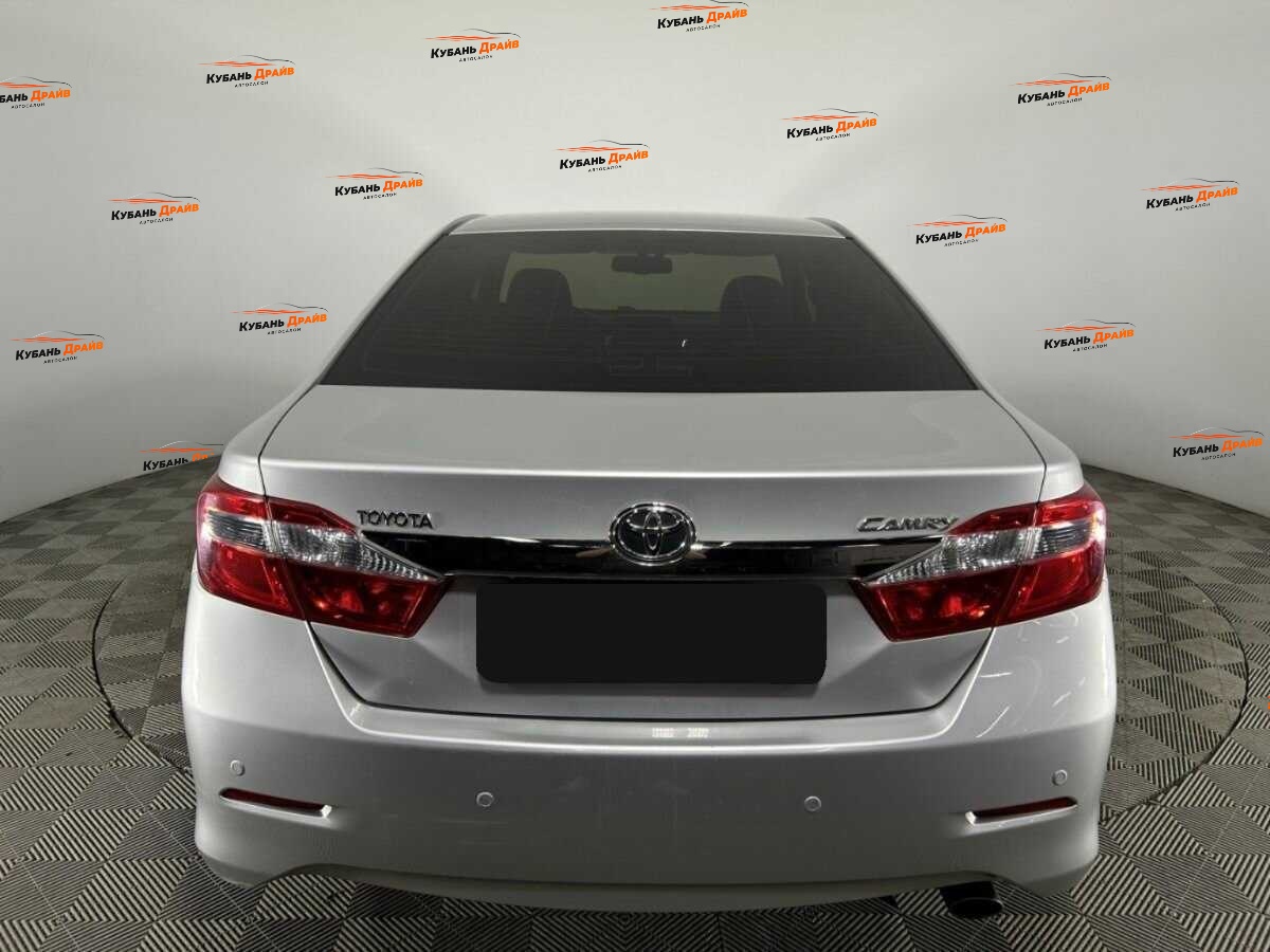 Toyota Camry 2013 года с пробегом. Фото: #2