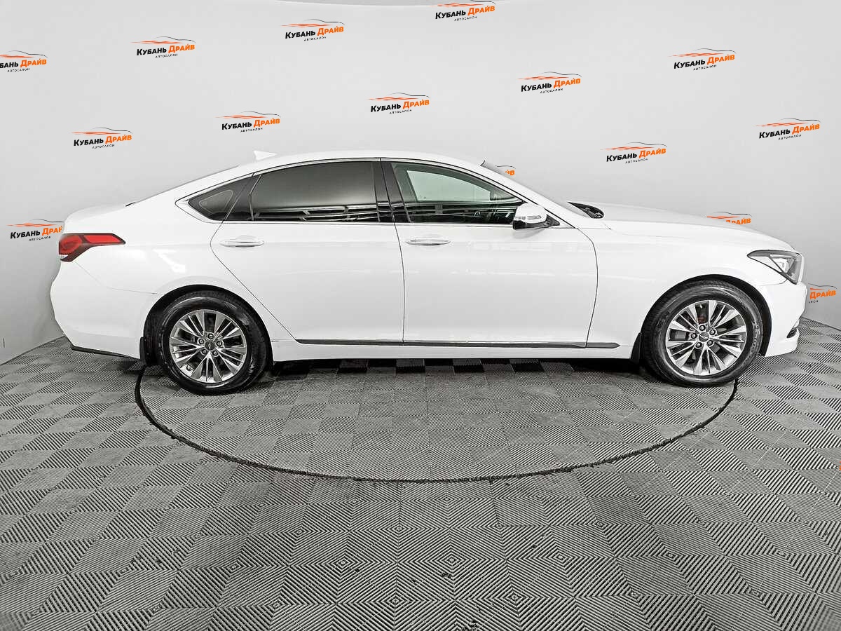 Hyundai Genesis 2016 года с пробегом. Фото: #3