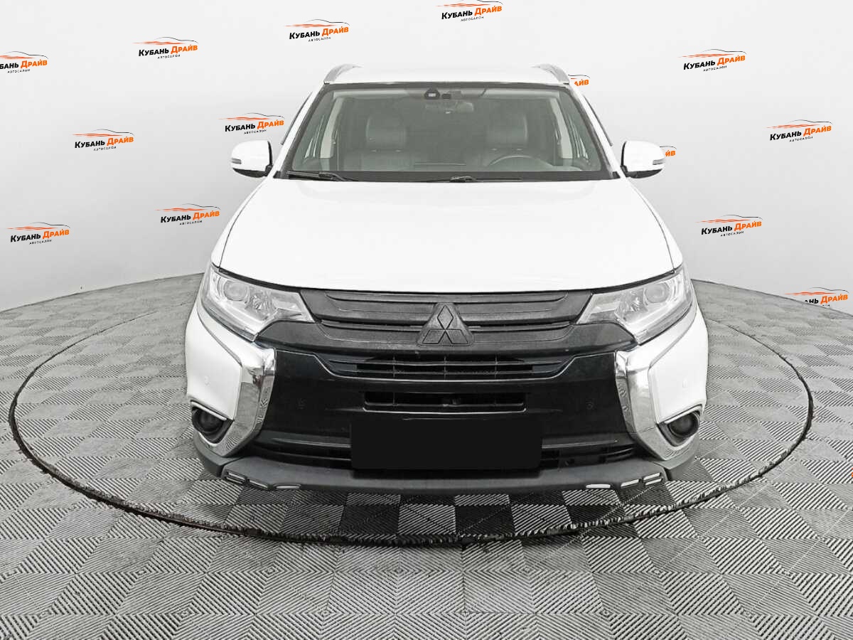 Mitsubishi Outlander 2018 года с пробегом. Фото: #1