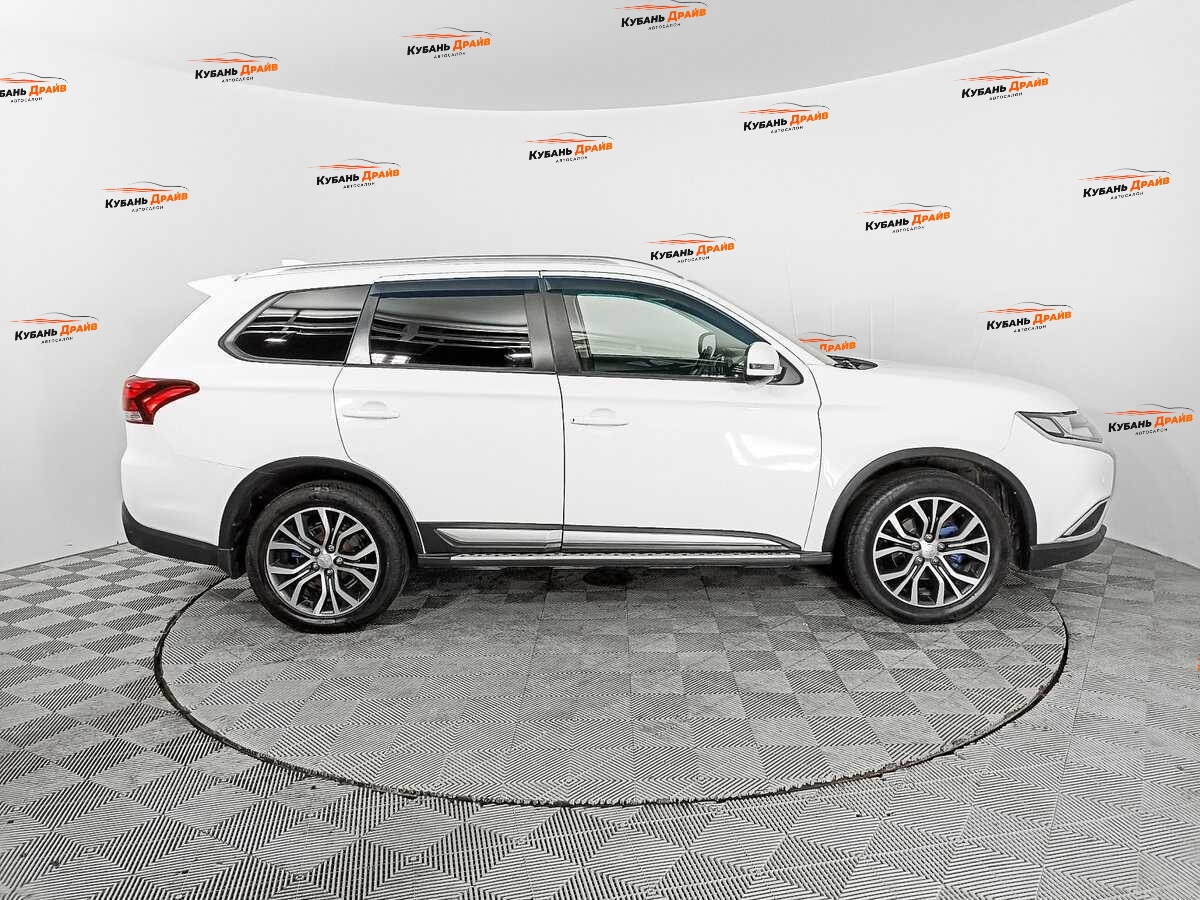 Mitsubishi Outlander 2018 года с пробегом. Фото: #3