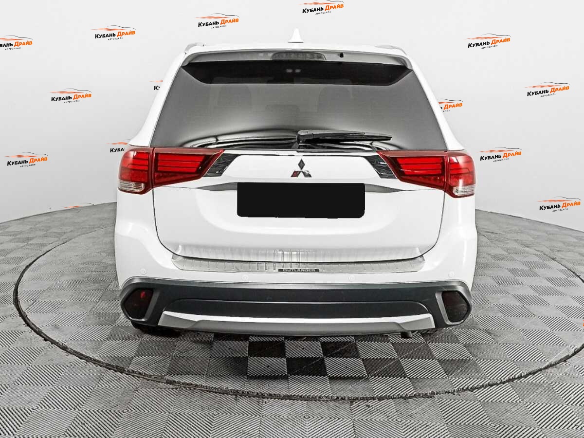 Mitsubishi Outlander 2018 года с пробегом. Фото: #5