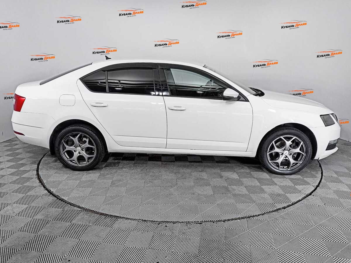 Skoda Octavia 2019 года с пробегом. Фото: #3