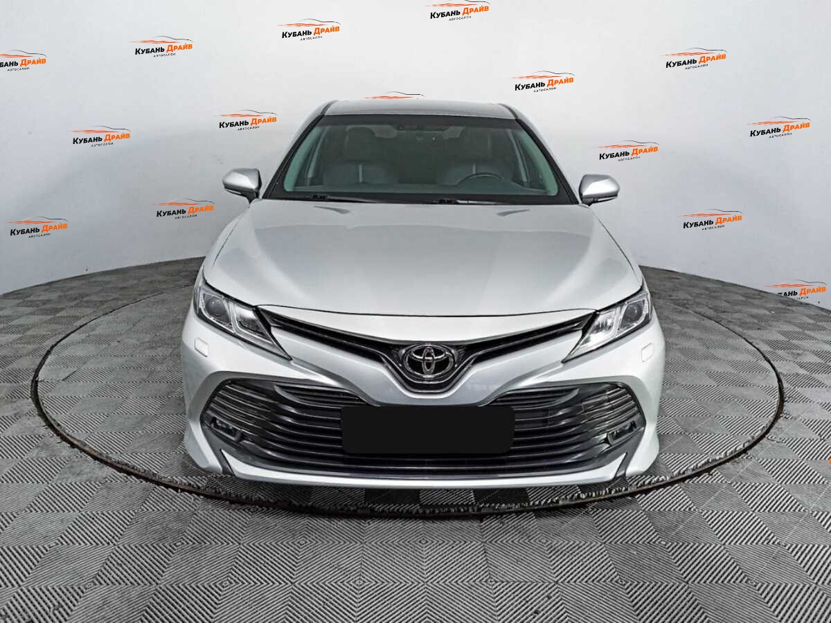Toyota Camry 2019 года с пробегом. Фото: #1