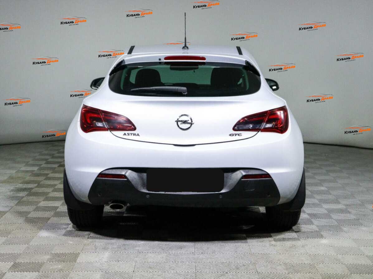 Opel Astra 2013 года с пробегом. Фото: #4