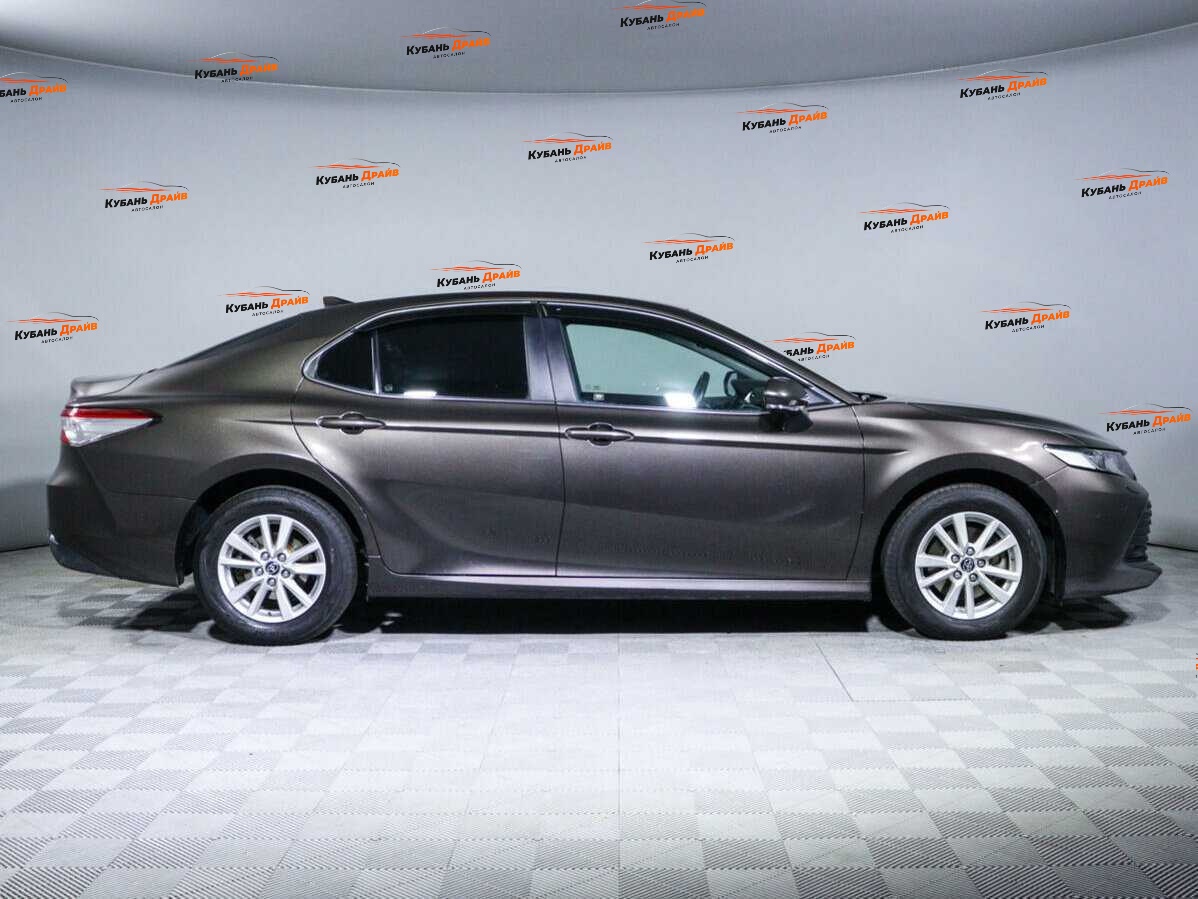 Toyota Camry 2020 года с пробегом. Фото: #3