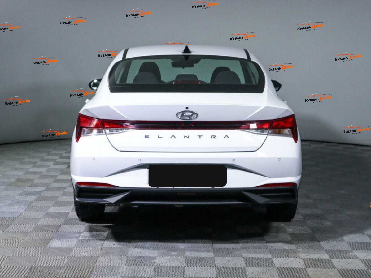 Hyundai Elantra 2021 года с пробегом. Фото: #5