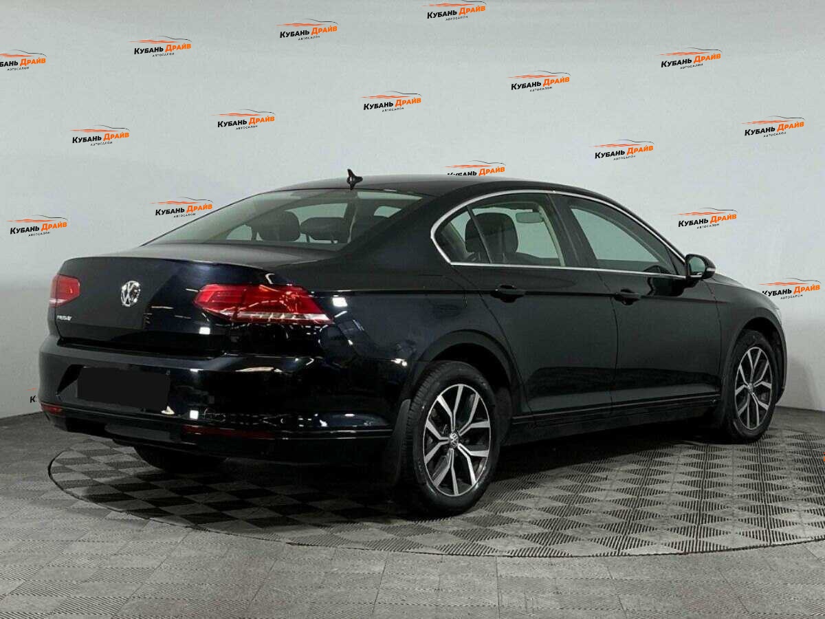 Volkswagen Passat 2018 года с пробегом. Фото: #3