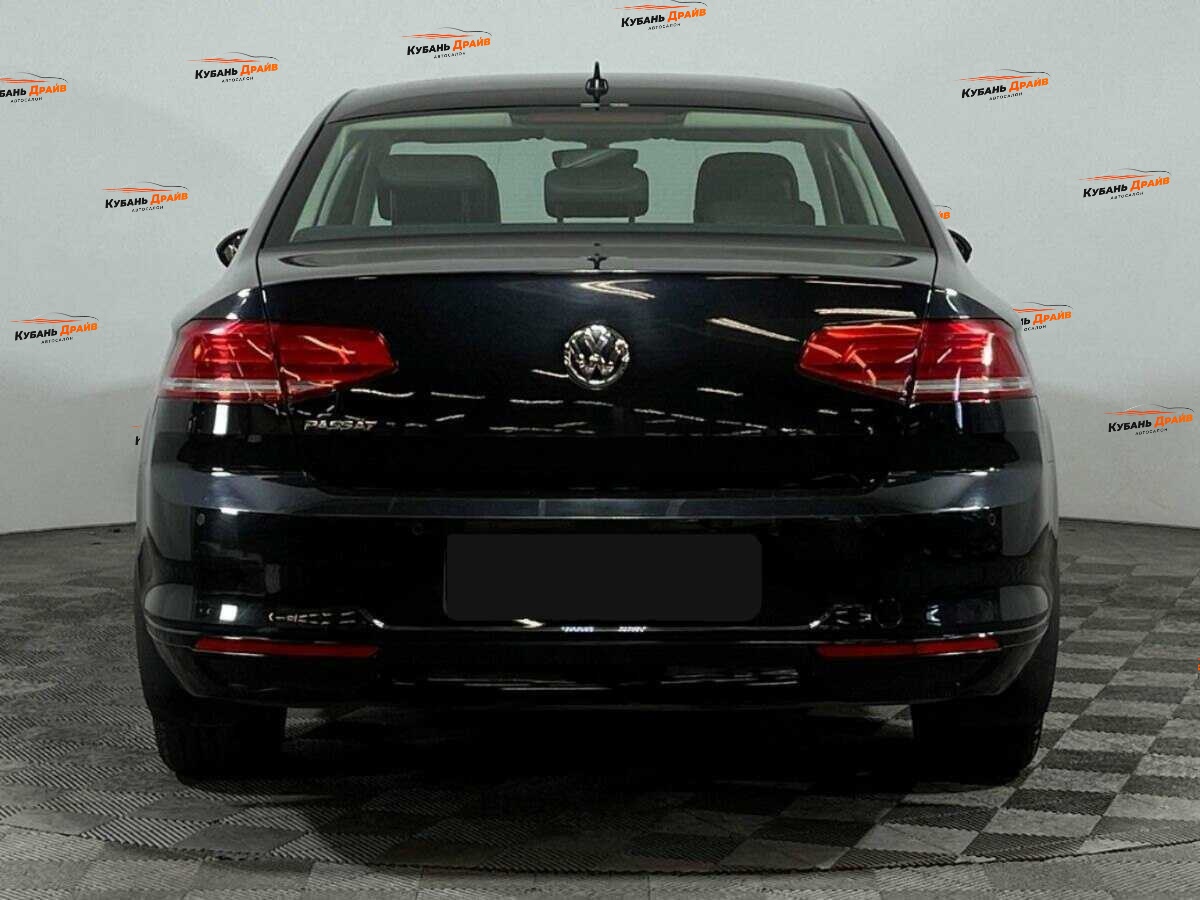 Volkswagen Passat 2018 года с пробегом. Фото: #4