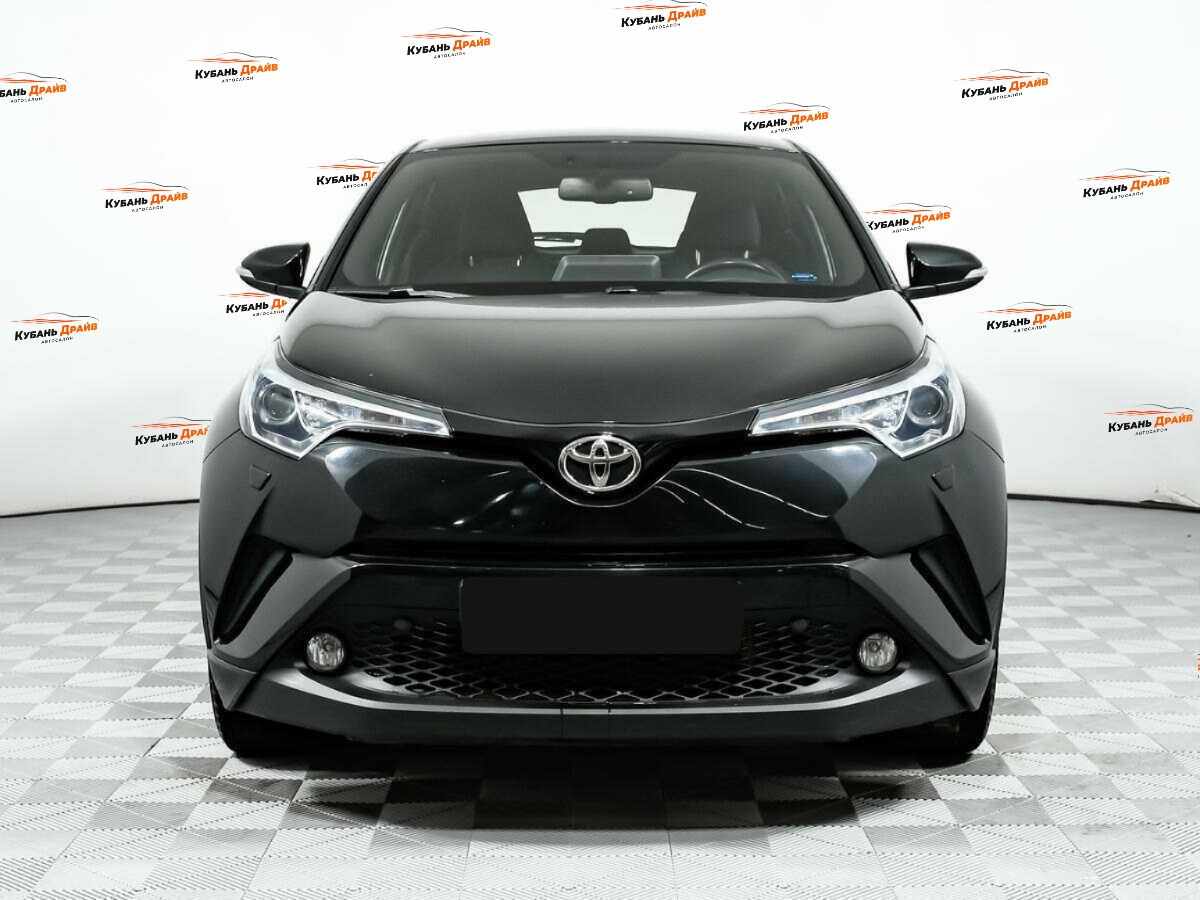 Toyota C-HR 2018 года с пробегом. Фото: #1