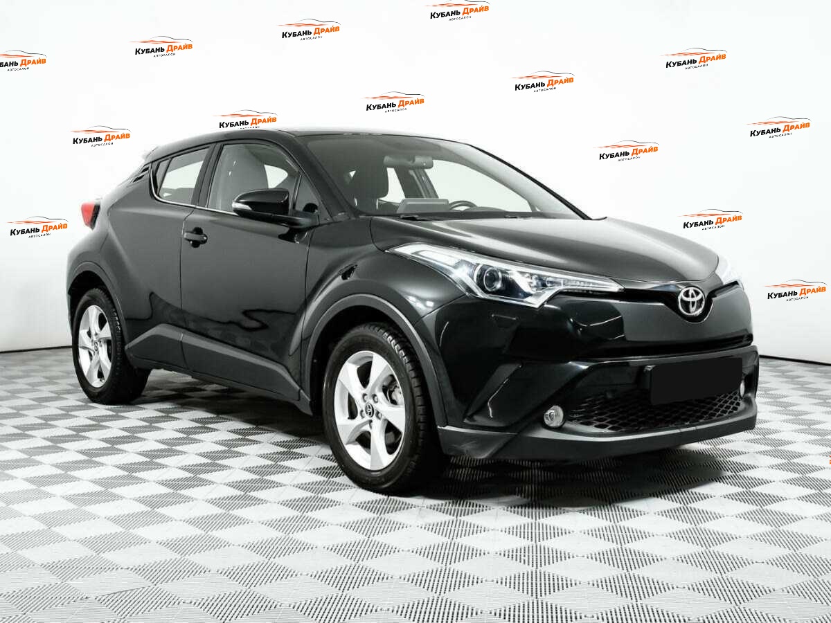 Toyota C-HR 2018 года с пробегом. Фото: #2