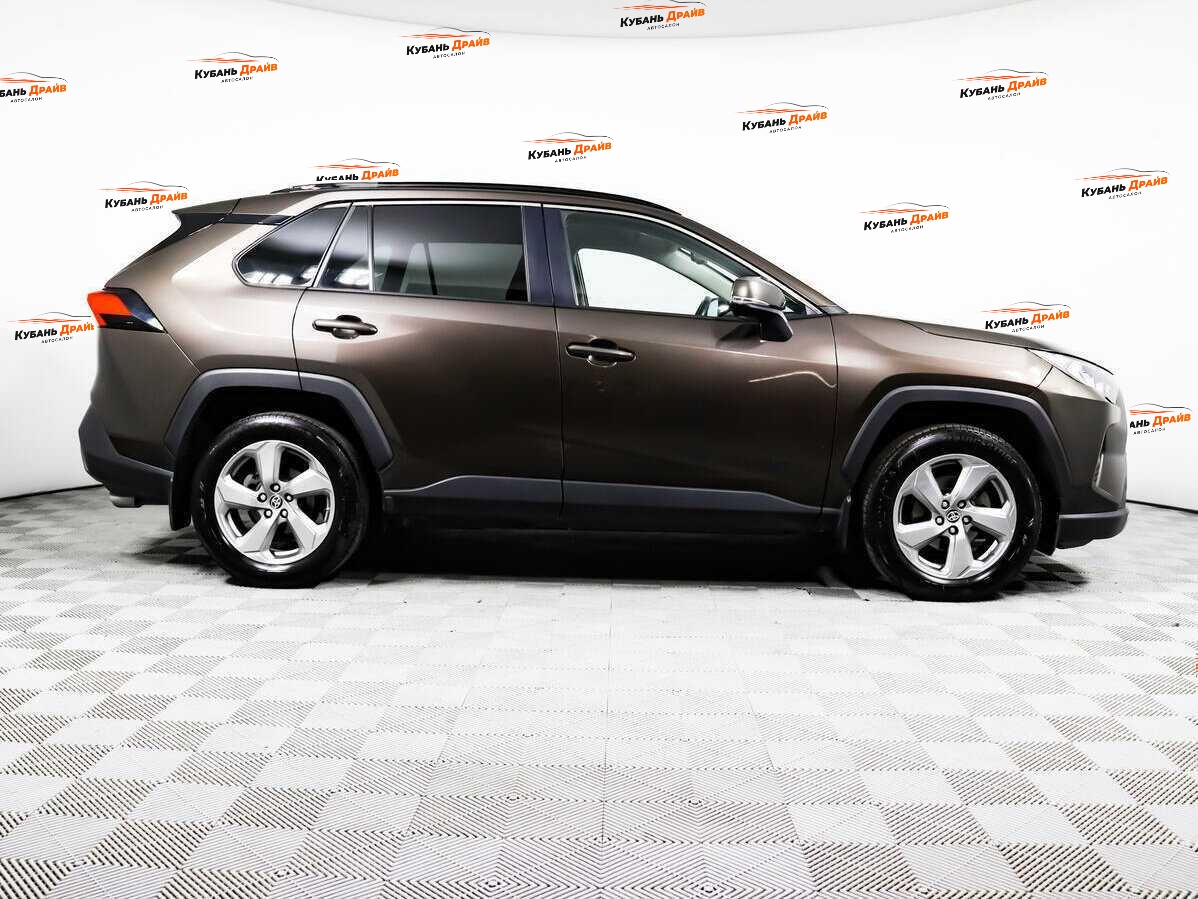 Toyota RAV4 2020 года с пробегом. Фото: #3