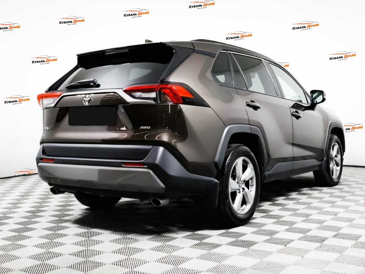 Toyota RAV4 2020 года с пробегом. Фото: #4