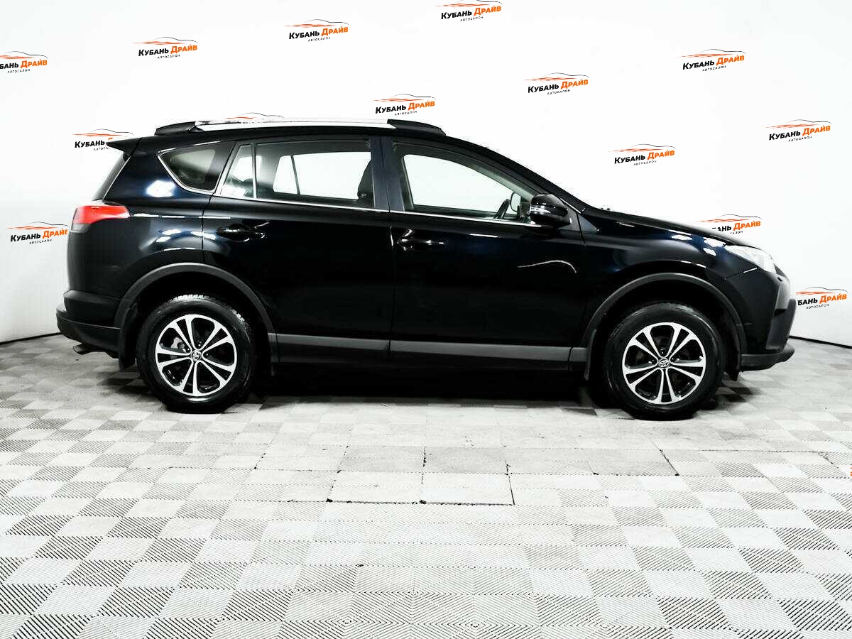Toyota RAV4 2018 года с пробегом. Фото: #3