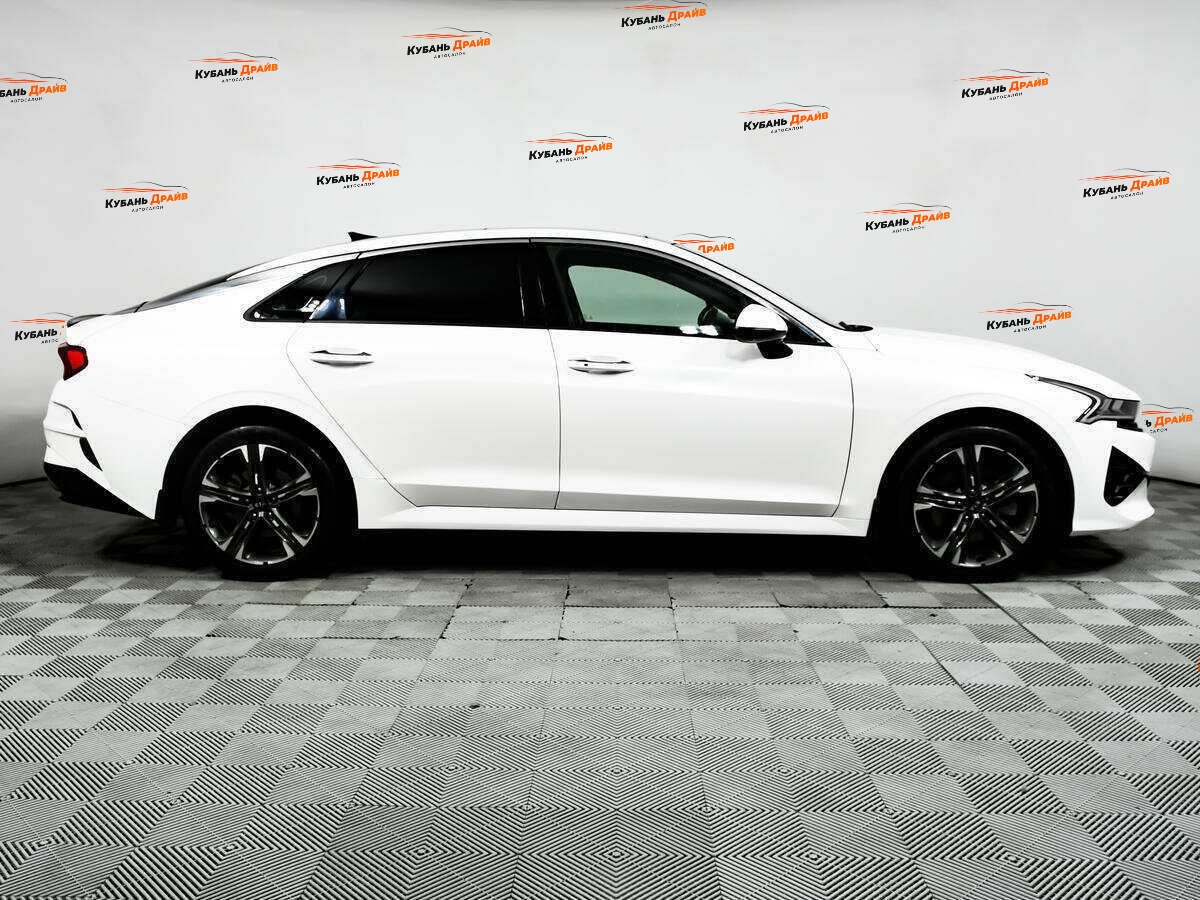 Kia K5 2021 года с пробегом. Фото: #3