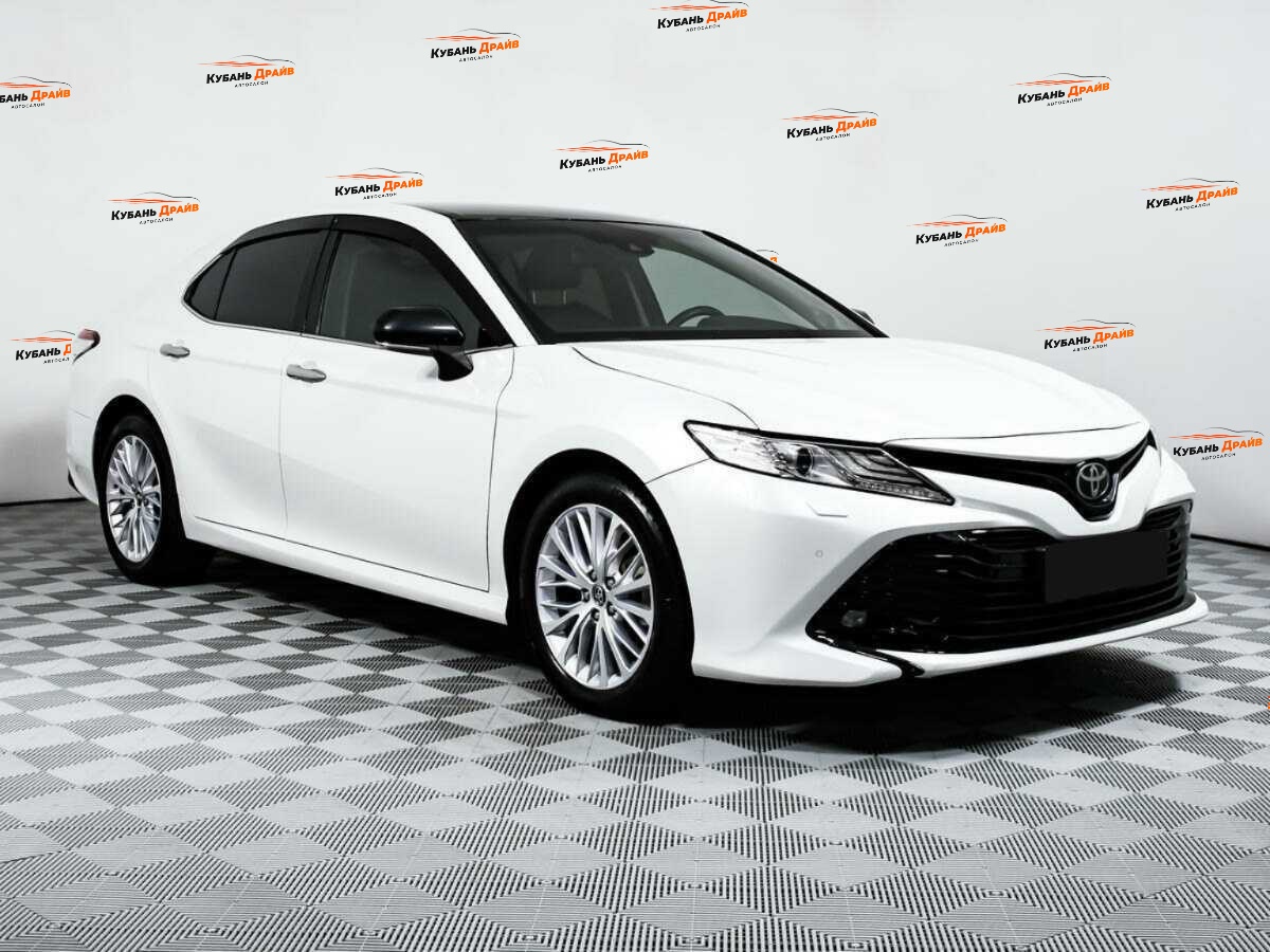 Toyota Camry 2019 года с пробегом. Фото: #2