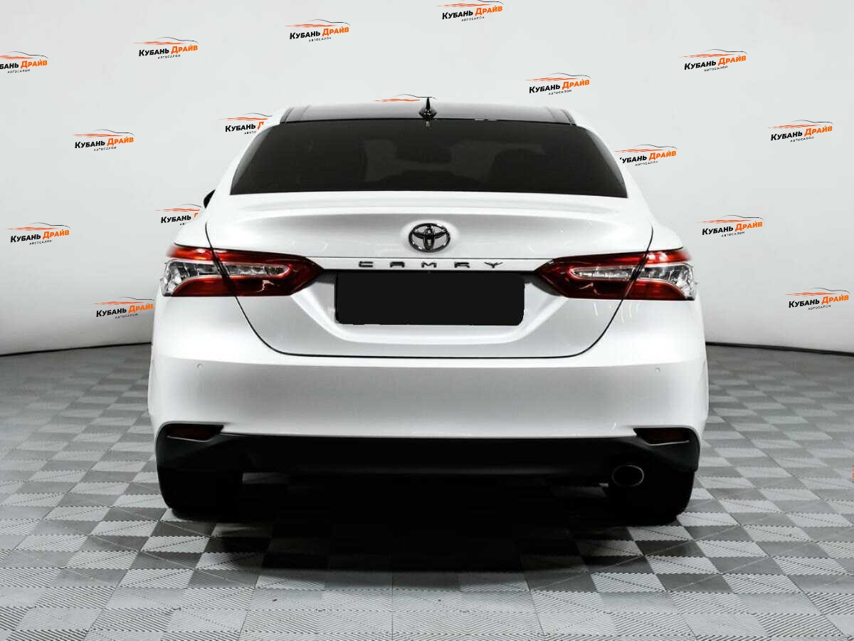 Toyota Camry 2019 года с пробегом. Фото: #5