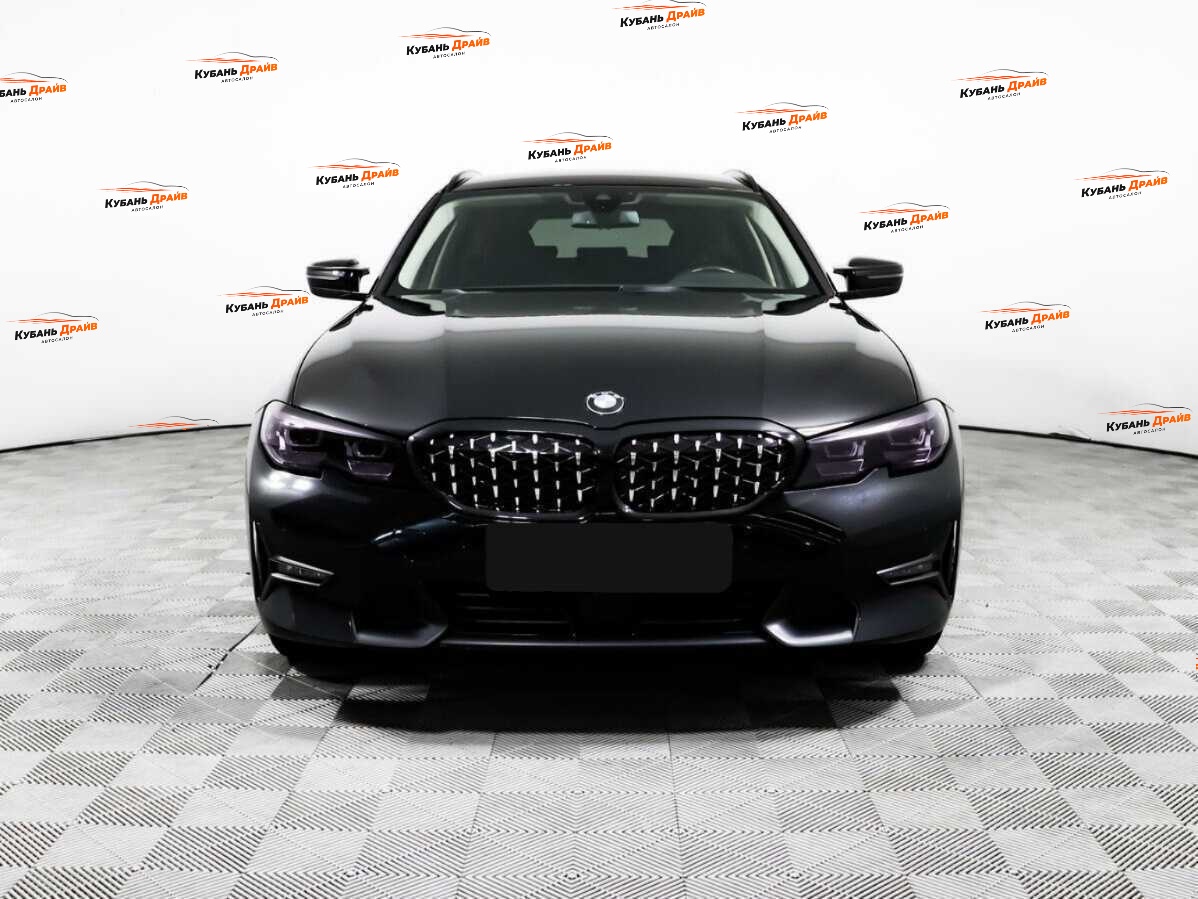 BMW 3 серии 2019 года с пробегом. Фото: #1