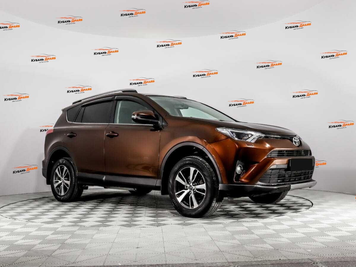 Toyota RAV4 2017 года с пробегом. Фото: #2