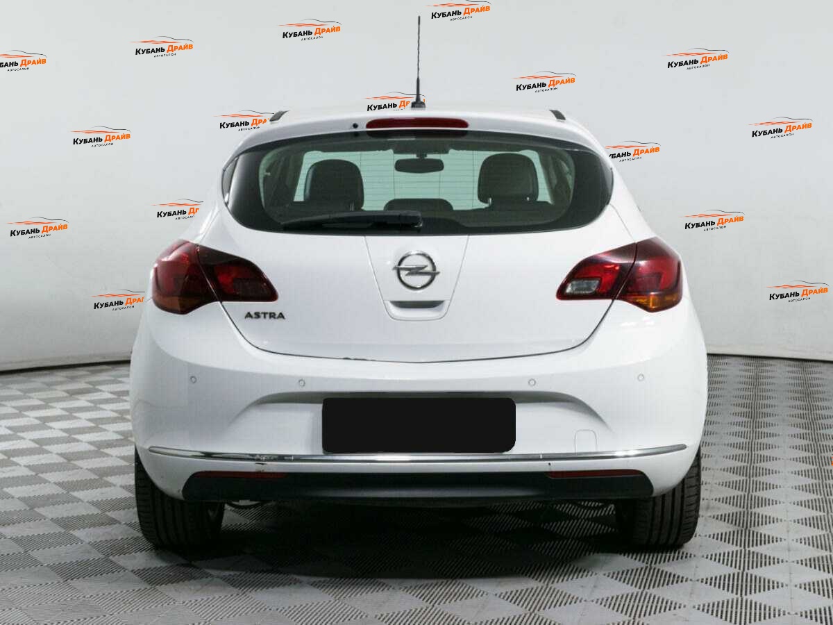 Opel Astra 2013 года с пробегом. Фото: #4