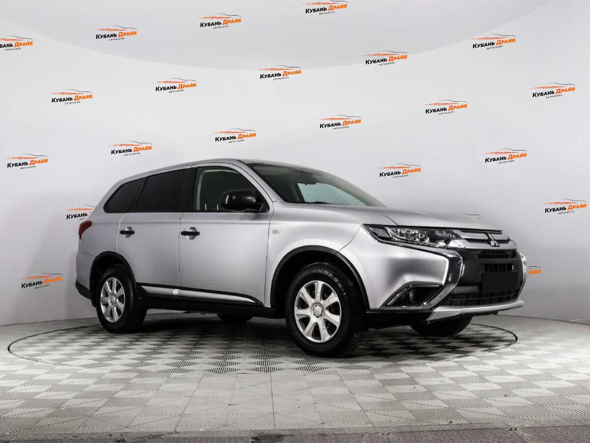 Mitsubishi Outlander 2018 года с пробегом. Фото: #2