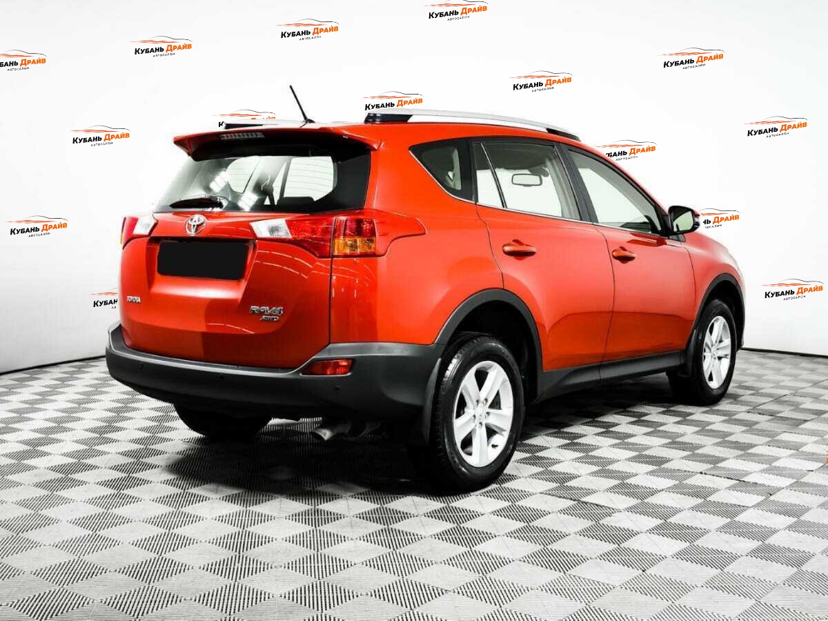 Toyota RAV4 2014 года с пробегом. Фото: #4