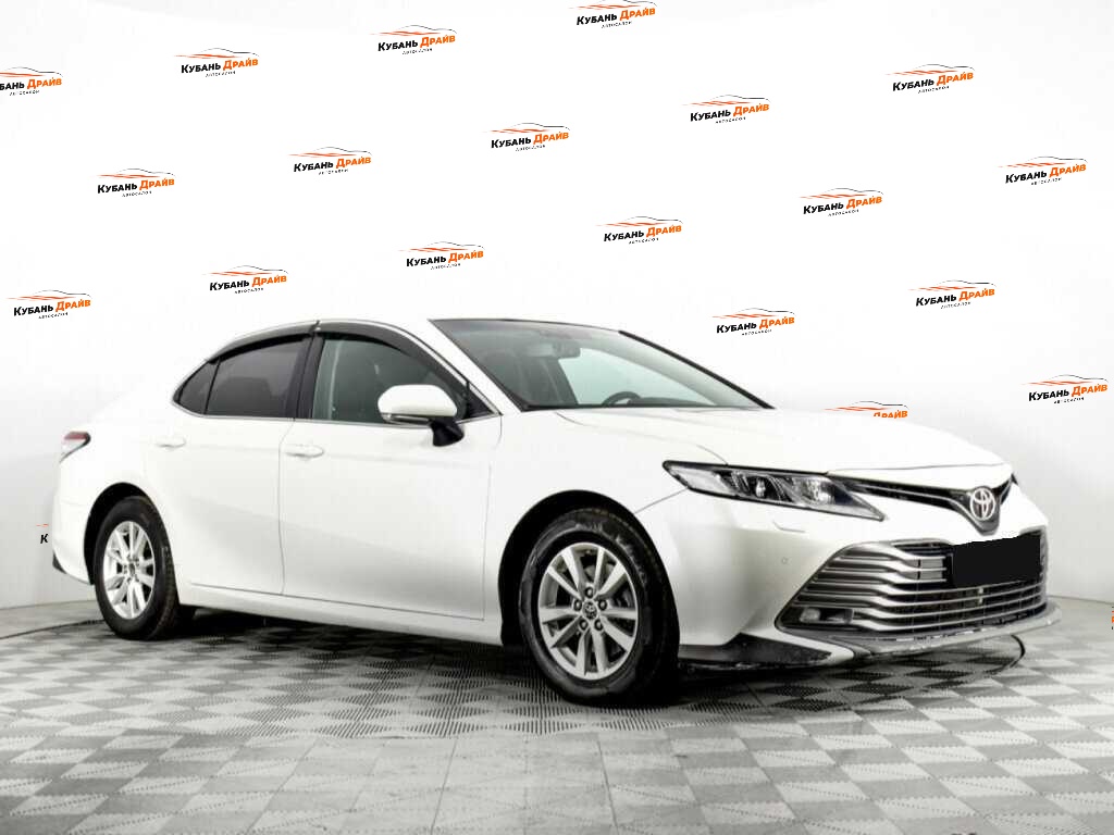 Toyota Camry 2018 года с пробегом. Фото: #2