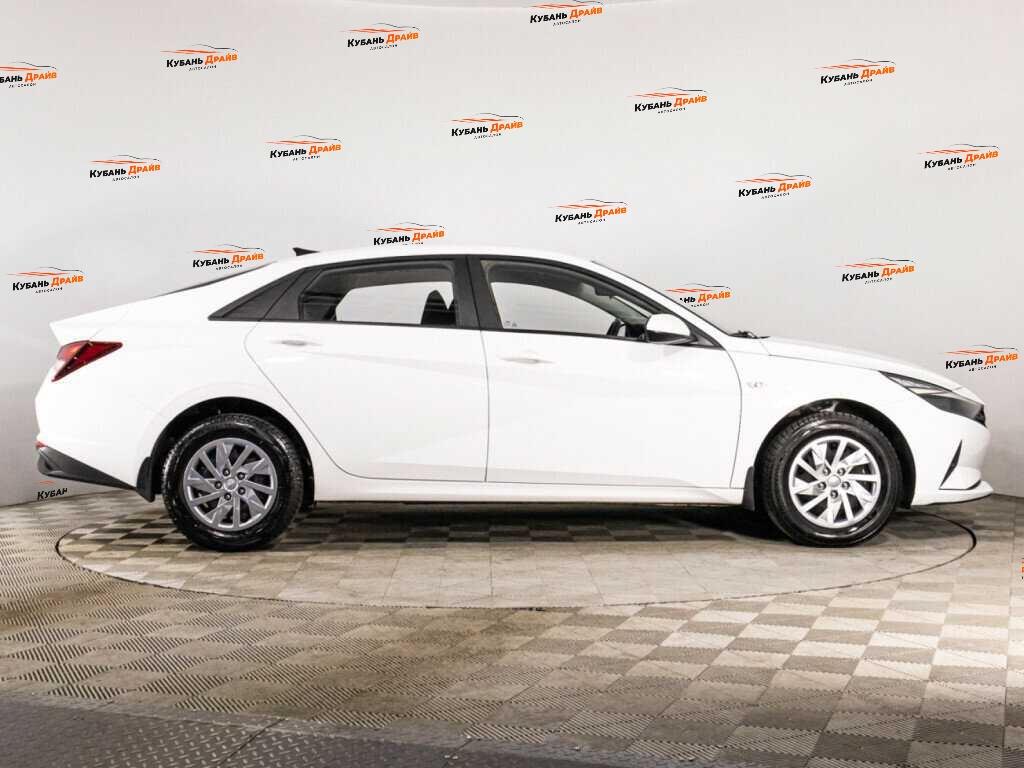Hyundai Elantra 2021 года с пробегом. Фото: #3