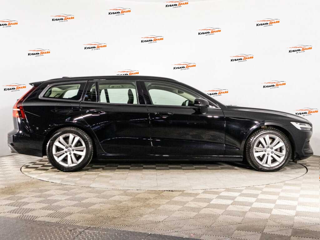 Volvo V60 2018 года с пробегом. Фото: #3