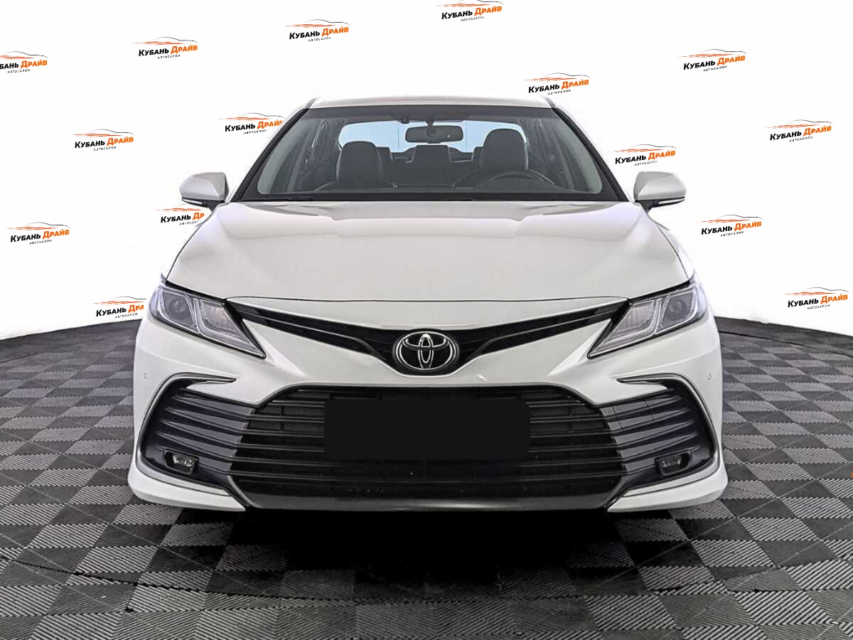Toyota Camry 2021 года с пробегом. Фото: #1