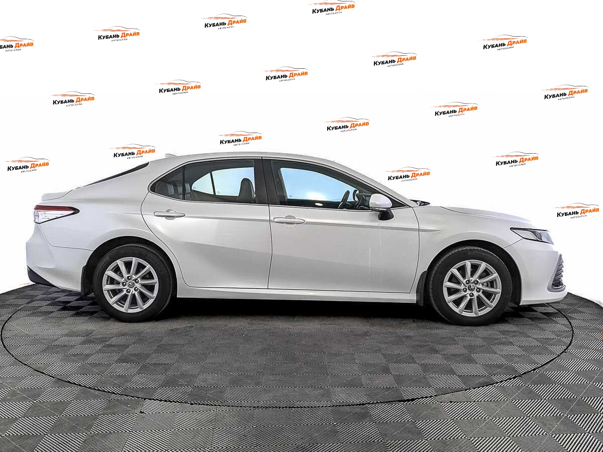 Toyota Camry 2021 года с пробегом. Фото: #3