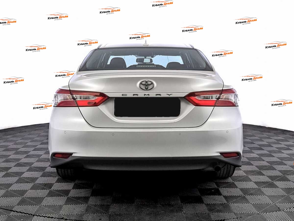 Toyota Camry 2021 года с пробегом. Фото: #5