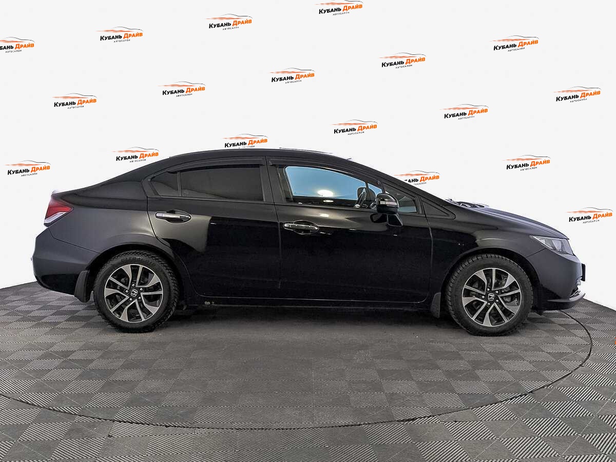 Honda Civic 2013 года с пробегом. Фото: #3