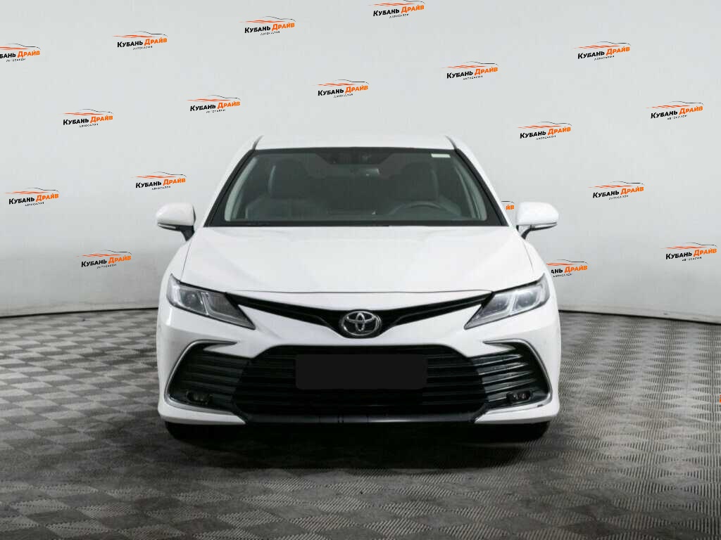 Toyota Camry 2021 года с пробегом. Фото: #1
