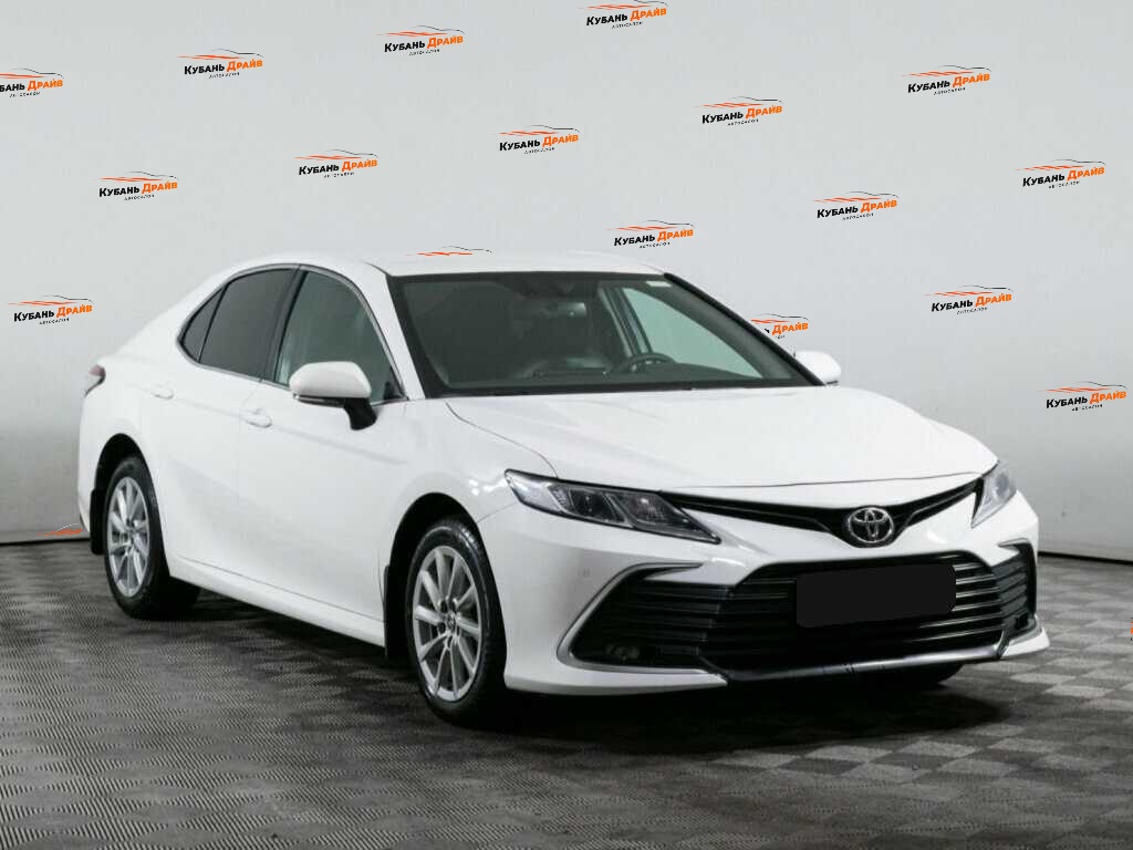 Toyota Camry 2021 года с пробегом. Фото: #2
