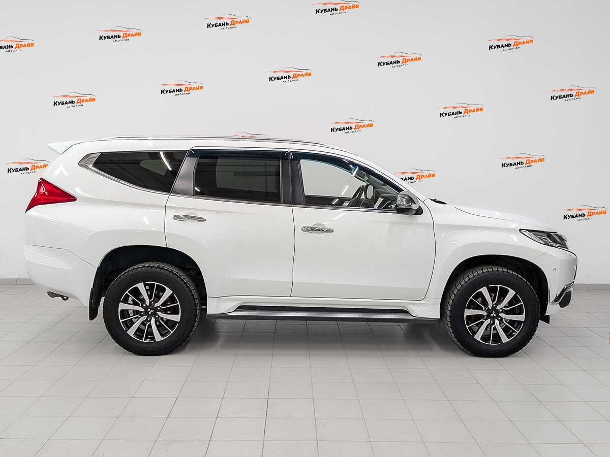 Mitsubishi Pajero Sport 2017 года с пробегом. Фото: #3