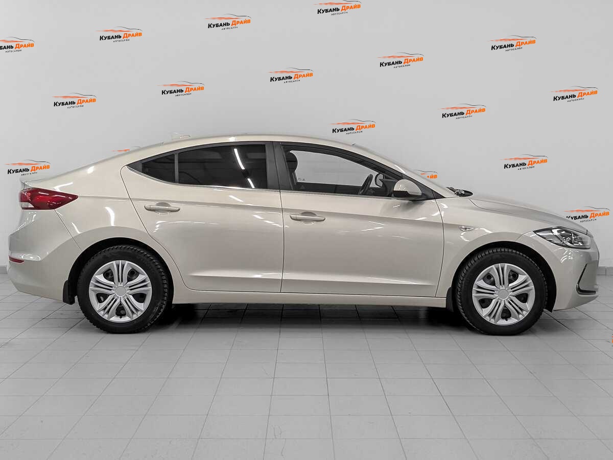 Hyundai Elantra 2017 года с пробегом. Фото: #3