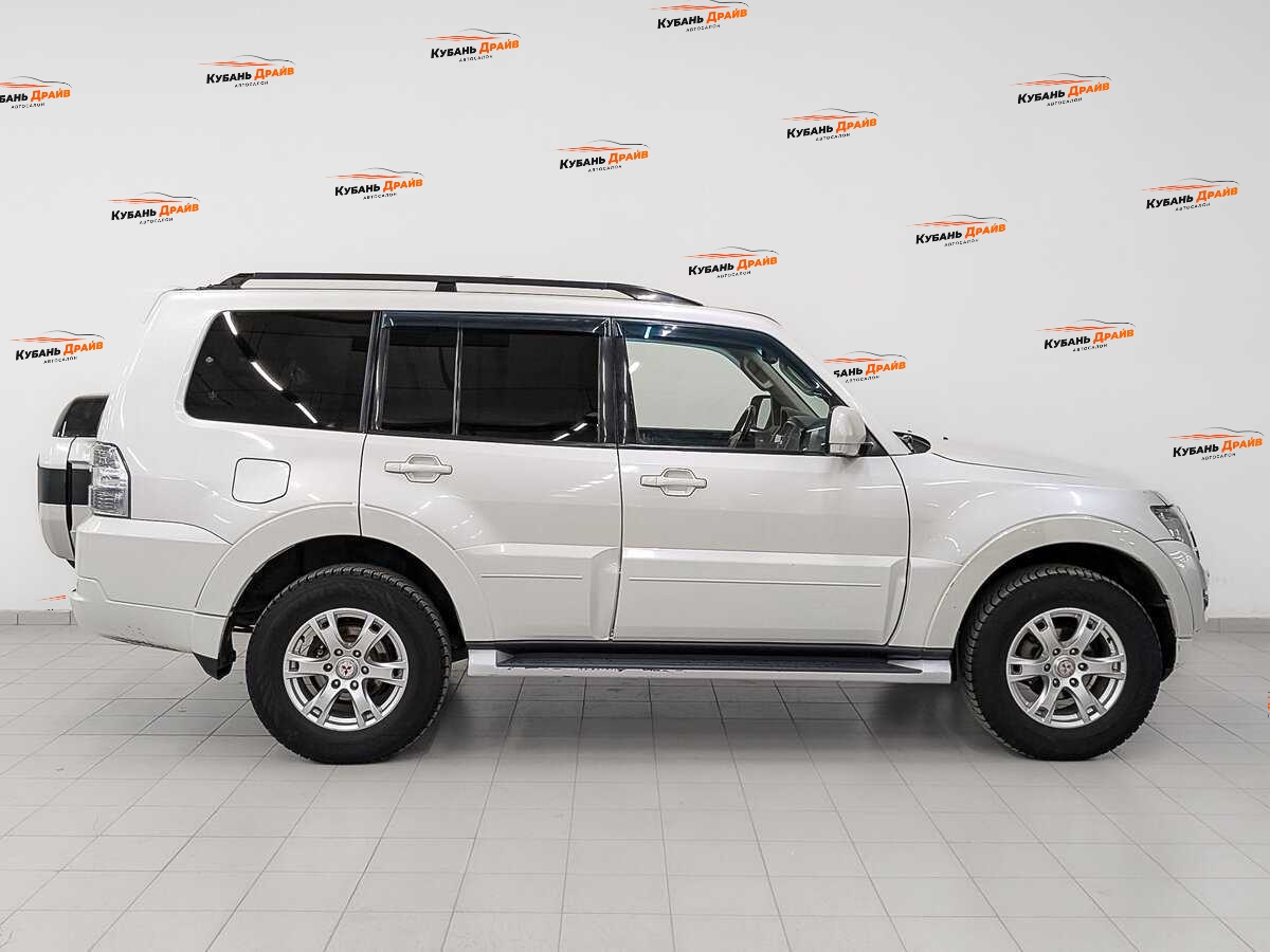 Mitsubishi Pajero 2015 года с пробегом. Фото: #3