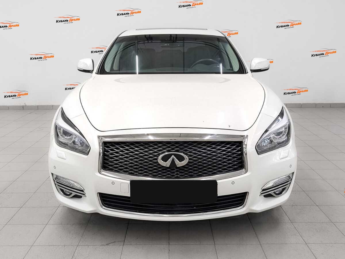 Infiniti Q70 2016 года с пробегом. Фото: #1