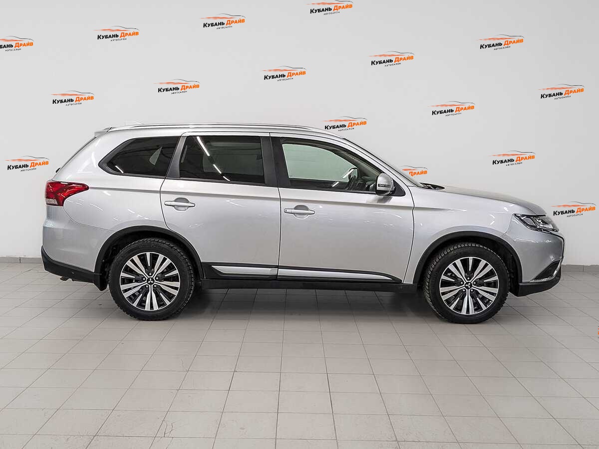 Mitsubishi Outlander 2020 года с пробегом. Фото: #3