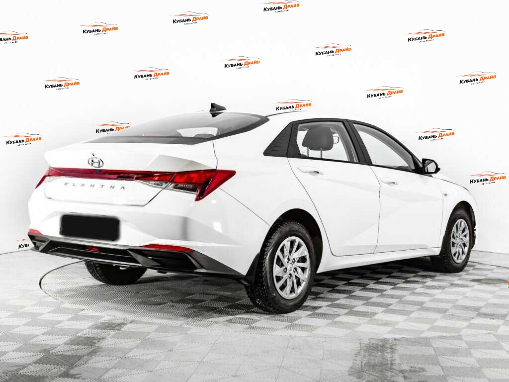Hyundai Elantra 2021 года с пробегом. Фото: #4