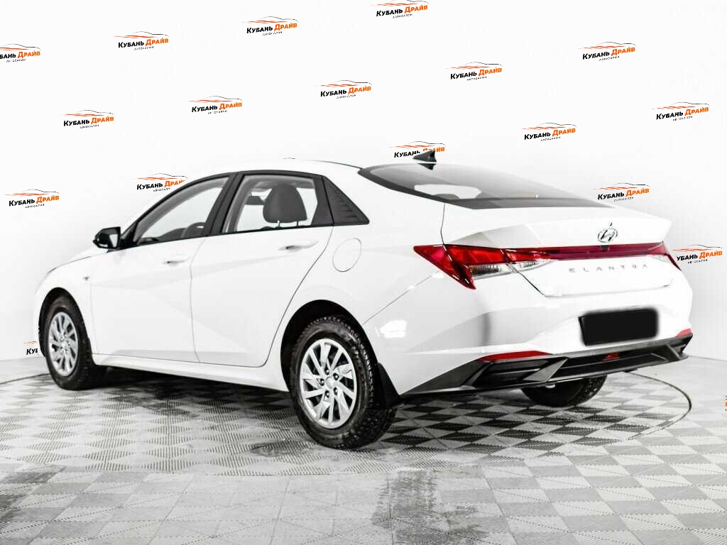 Hyundai Elantra 2021 года с пробегом. Фото: #6