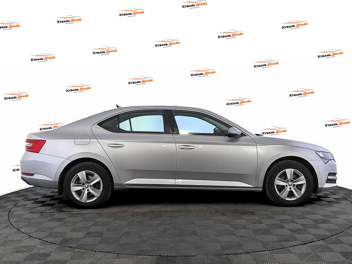 Skoda Superb 2021 года с пробегом. Фото: #3